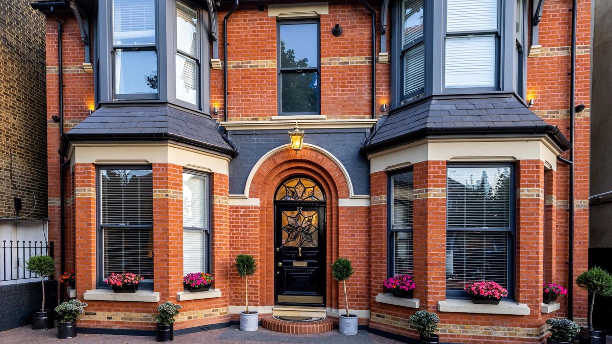 Ealing House | Luxury house with Hot Tub, sauna, cinema, gym.