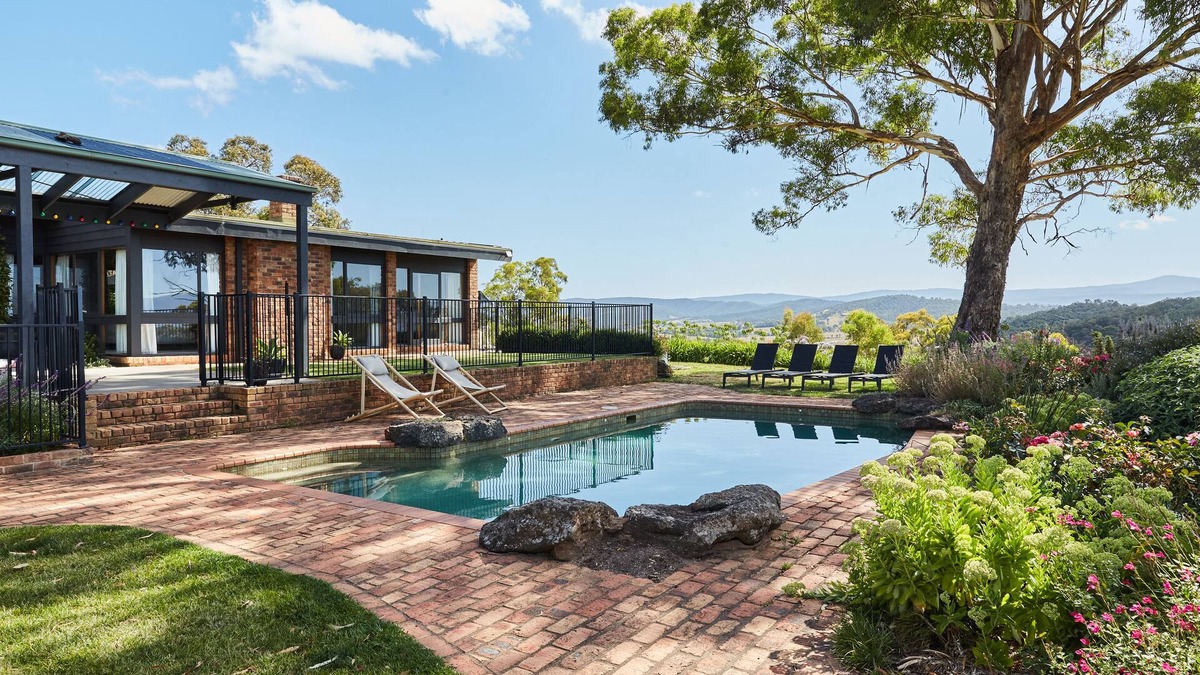 Yarra Glen House | Luxury house with pool, fireplace and stunning Yarra Valley views