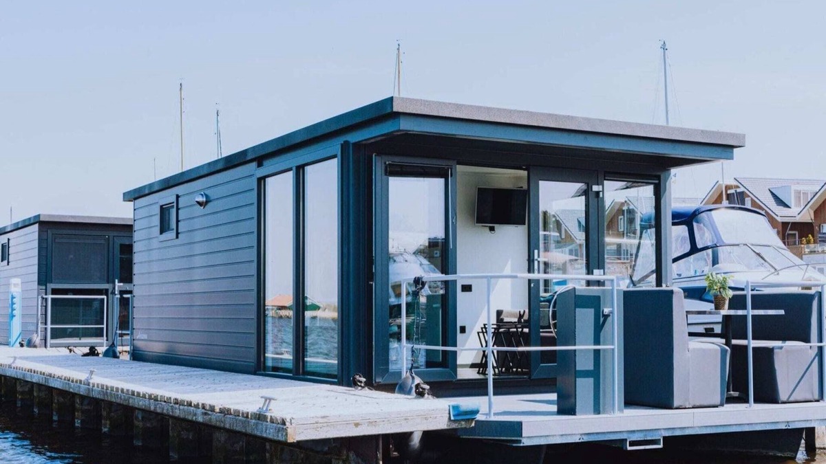 Municipality of Uitgeest Boat Rental | Luxury Houseboat Getaway