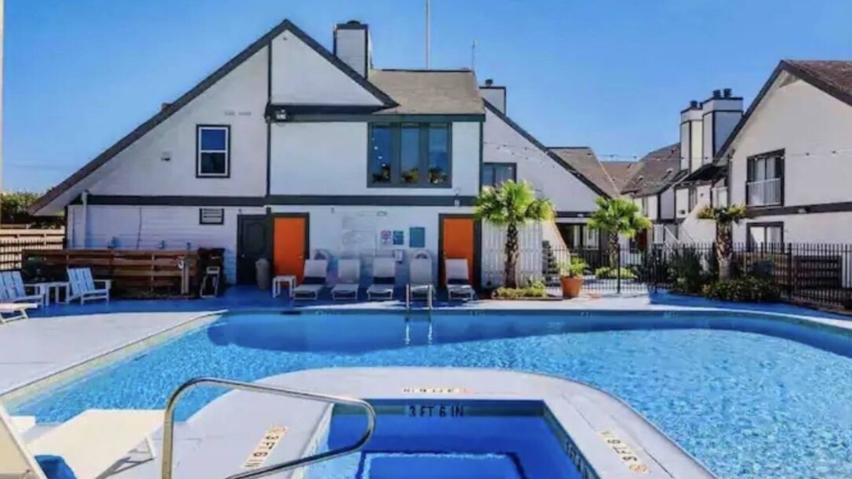 South Central Houston Apartment | Luxury Houston Medical Center Getaway w/breakfast