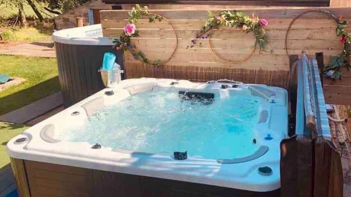 Darton House | Luxury in Yorkshire, hot tub, cannon hall, YSP