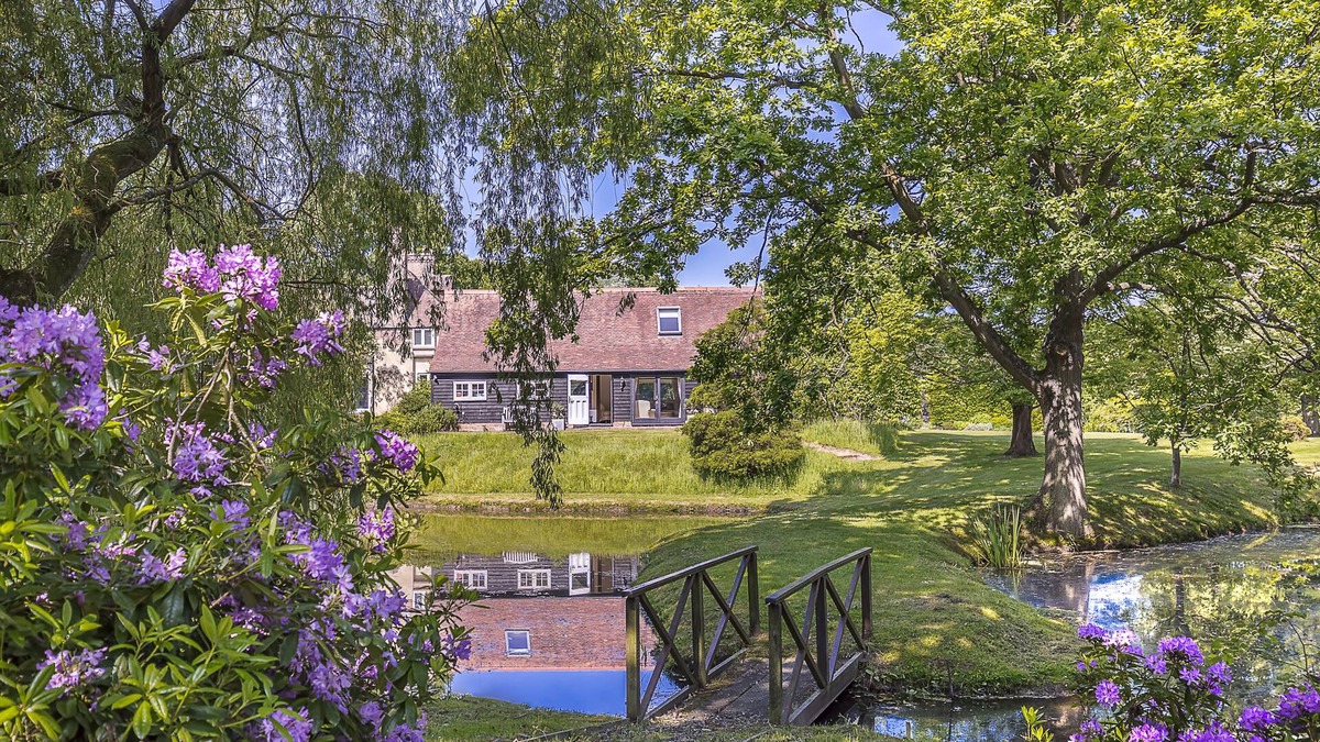Cowden Cottage | Luxury interior designed two bed cottage in peaceful location overlooking ponds