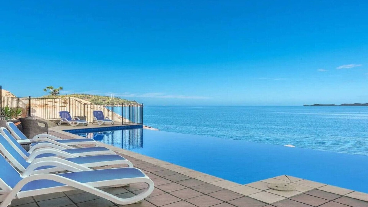 Nelly Bay Apartment | Luxury Island Hideaway
