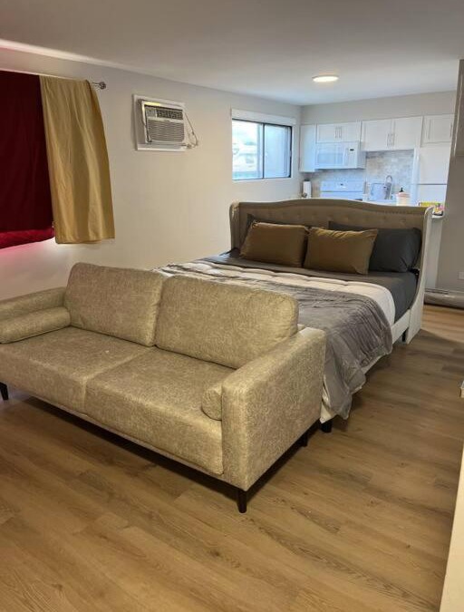 O'Hare Apartment | Luxury King Bed in Family Friendly Location