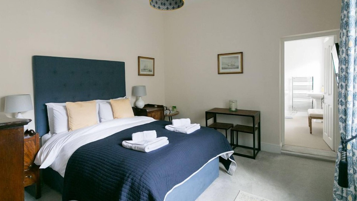 Hexham House | Luxury King bedroom with ensuite bathroom in a wing of a private Country House