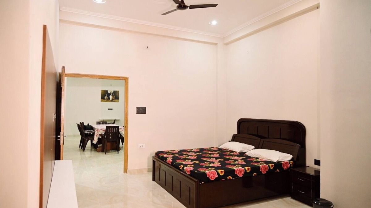 Faizabad House | Luxury King-size Room with Attached Washroom in Ayodhya. 10 mins from Ram Mandir