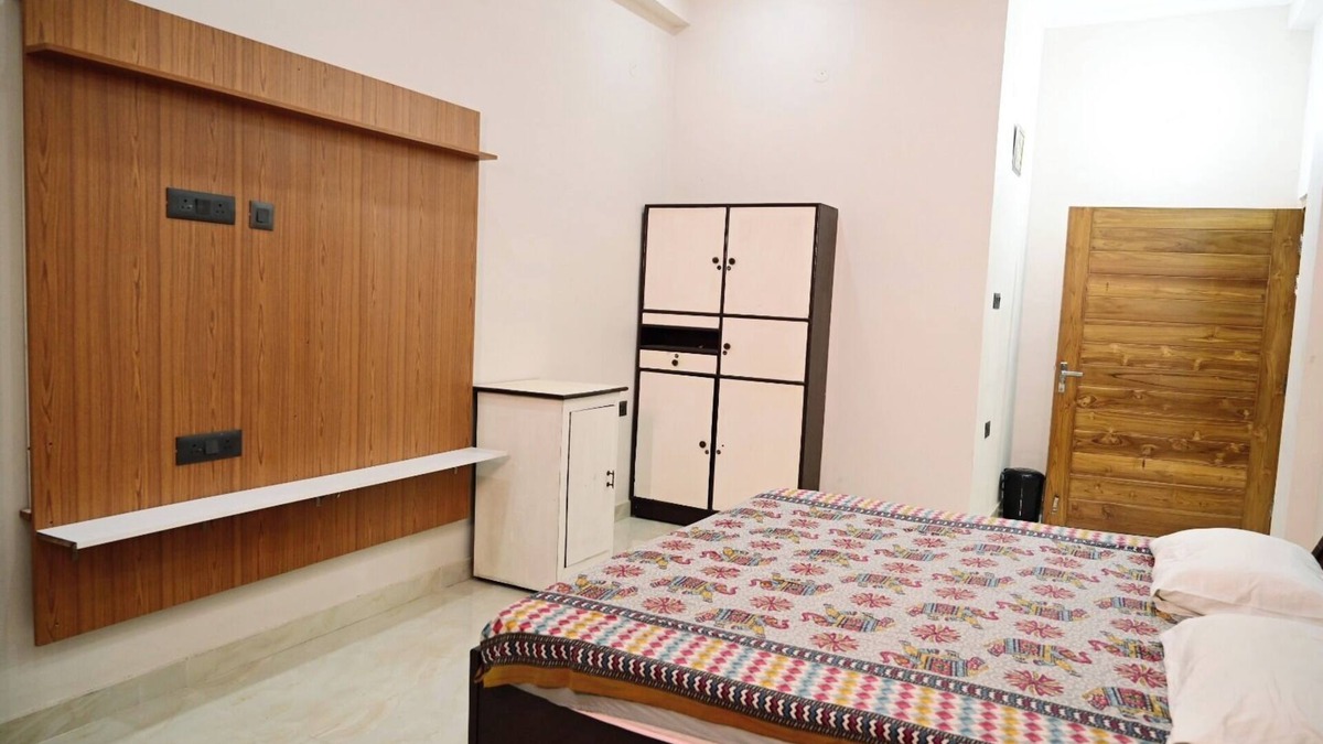 Faizabad House | Luxury King-size Room in Ayodhya. 10 minutes from Ram Mandir!