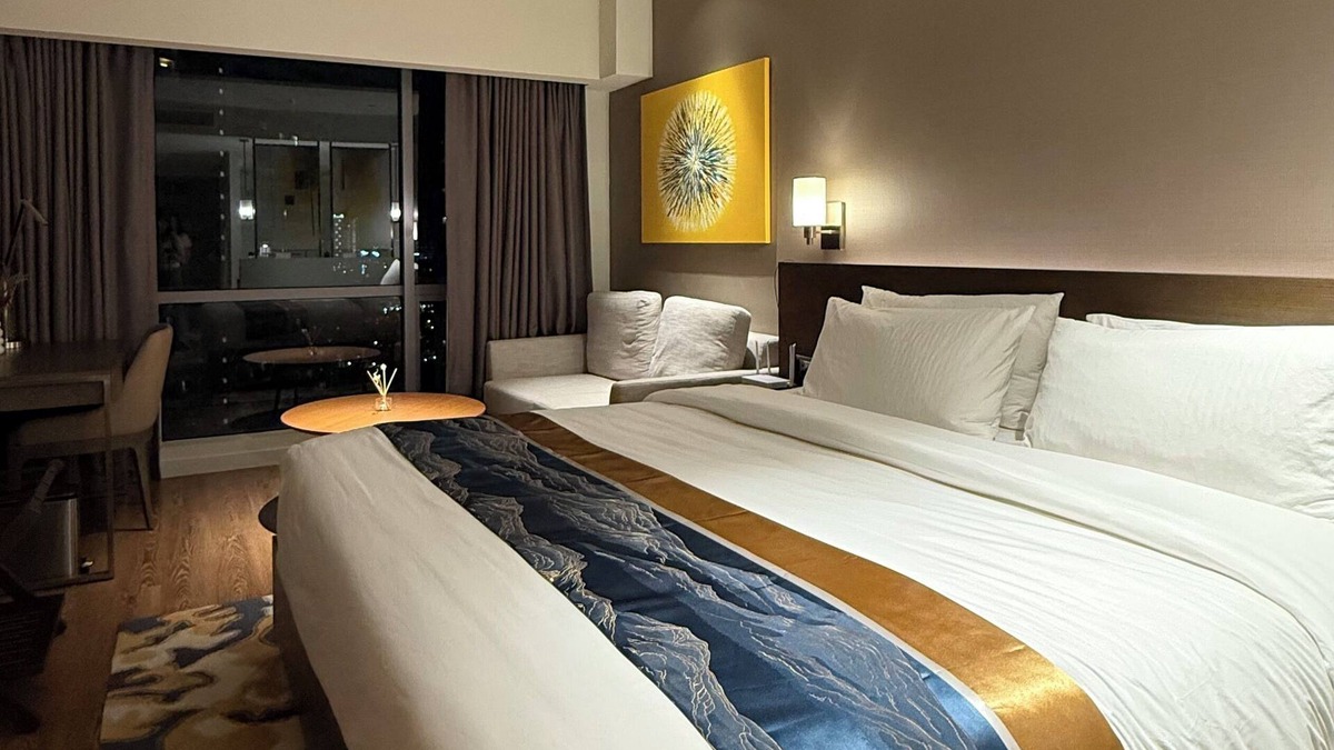 Makati House | Luxury King Suite studio w/River View in Novotel Residences Manila near Makati