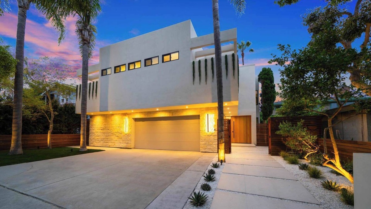 Village of La Jolla House | Luxury La Jolla Retreat | 3BR + Office | Walk to Beach, Restaurants, Cove