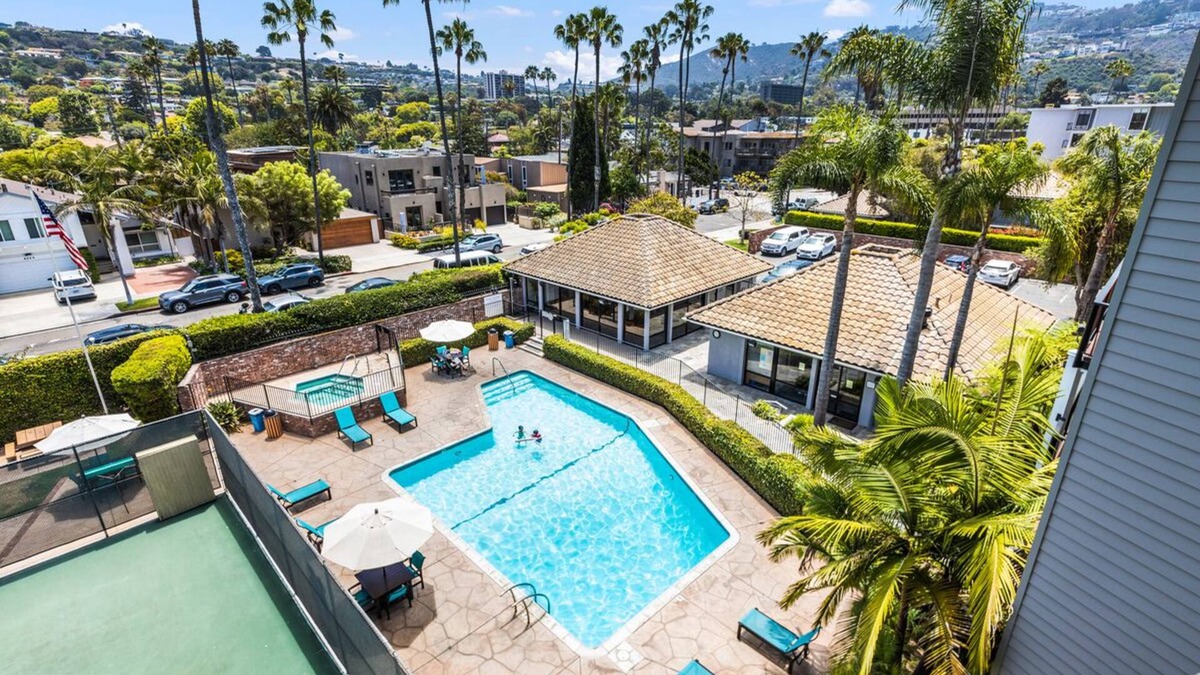 La Jolla Shores Condo | Luxury La Jolla Shores Condo with Pool, Jacuzzi, Tennis Courts, Pickelball Court