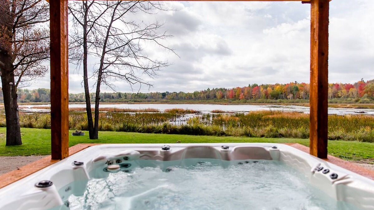 Paris Cottage | Luxury Lake Cottage at Meemo's Farm