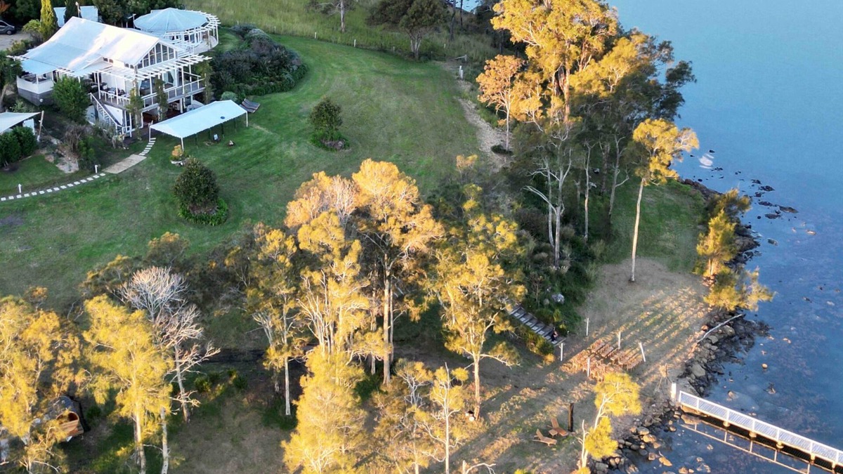Wallis Lake House | Luxury Lake Front Farm, 3 houses.