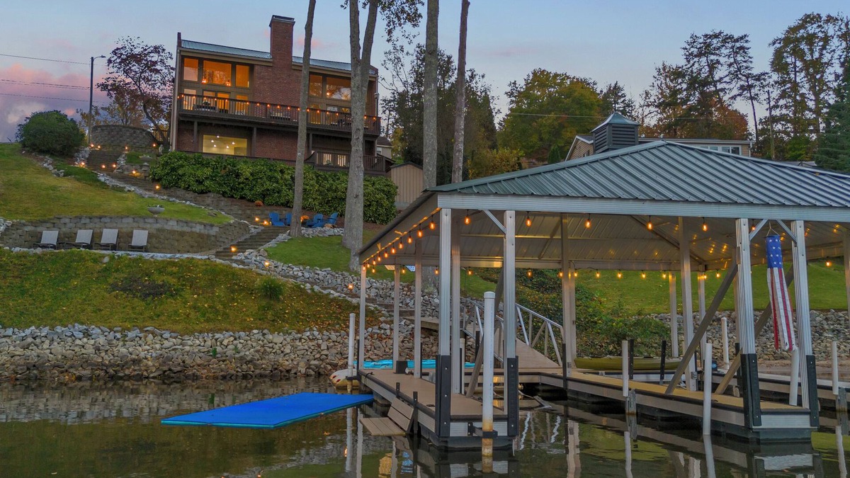 Inman House | Luxury lake house in SC with mountain views!