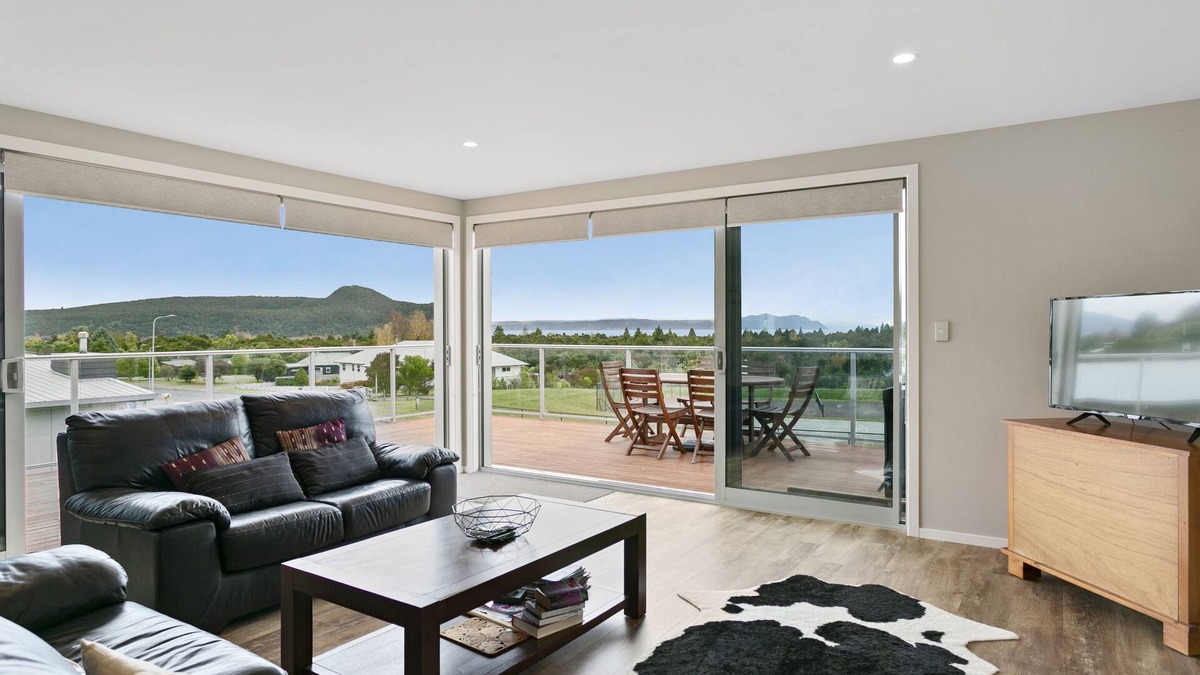 Motuoapa House | Luxury lake house, perfect for a family getaway