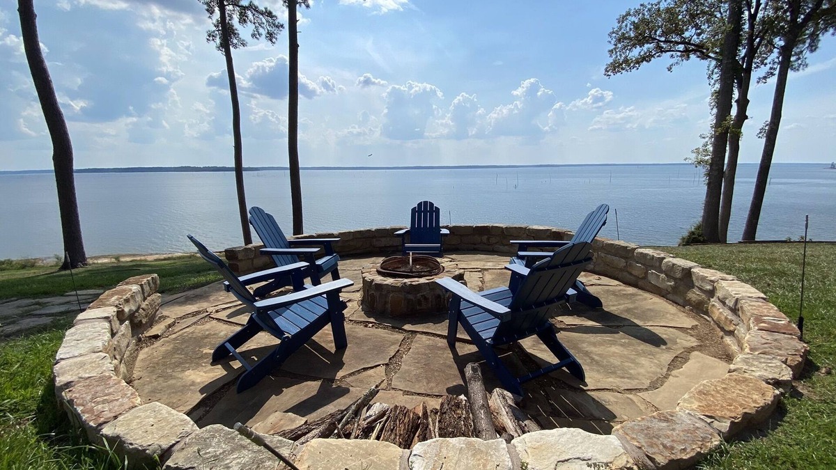 Etoile House | Luxury lake house retreat, hot tub on Sam Rayburn