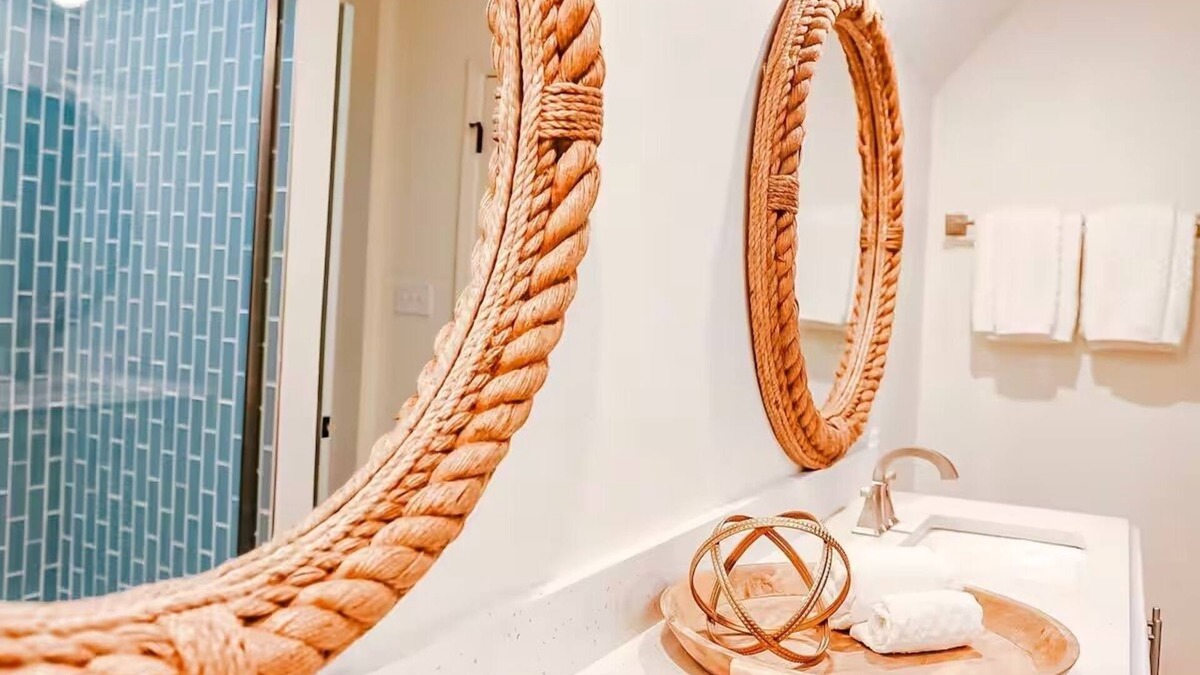 Pimento House | Luxury Lake House: Stay French Lake