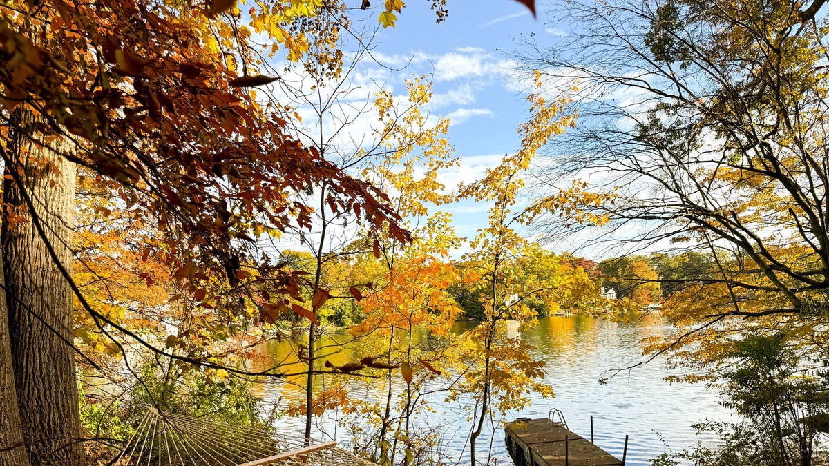 Lake Peekskill Cottage | Luxury Lake House Retreat 1 Hour From NYC Near West Point & Bear Mountain