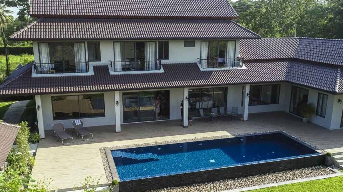 Chiang Mai Villa | Luxury Lakefront Villa near the City in Green Community