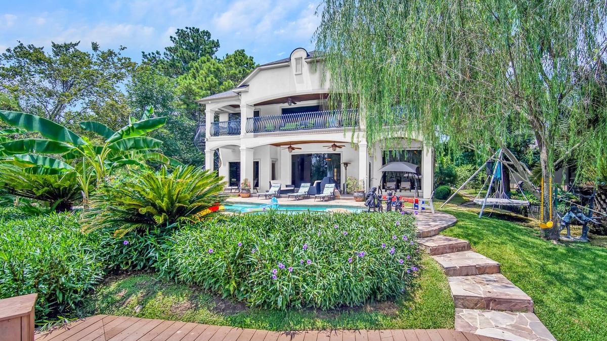 Panther Creek House | Luxury Lake Woodlands Retreat, with Tropical Heated Pool, Jacuzzi & Cinema!