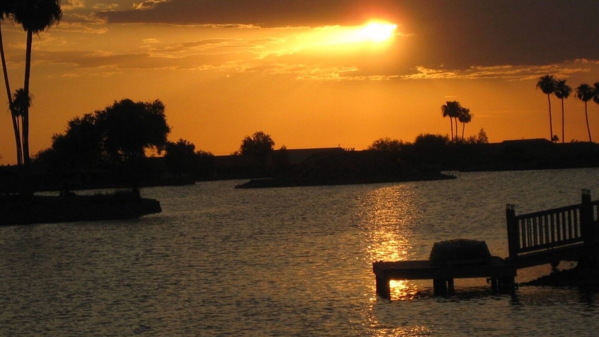 Arizona City House | Luxury Lakefront 4 Bedroom Home W/Fishing, Golf, TV/Skydiving/Snowbird Favorite
