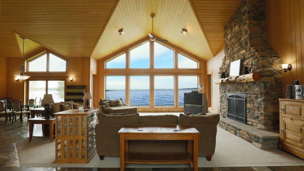 Falcon Lake Cabin | Luxury Lakefront Cabin on Falcon Lake