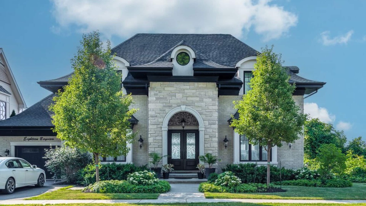 Port Dalhousie House | LUXURY LAKEFRONT HOME WITH PRIVATE BACKYARD BEACH