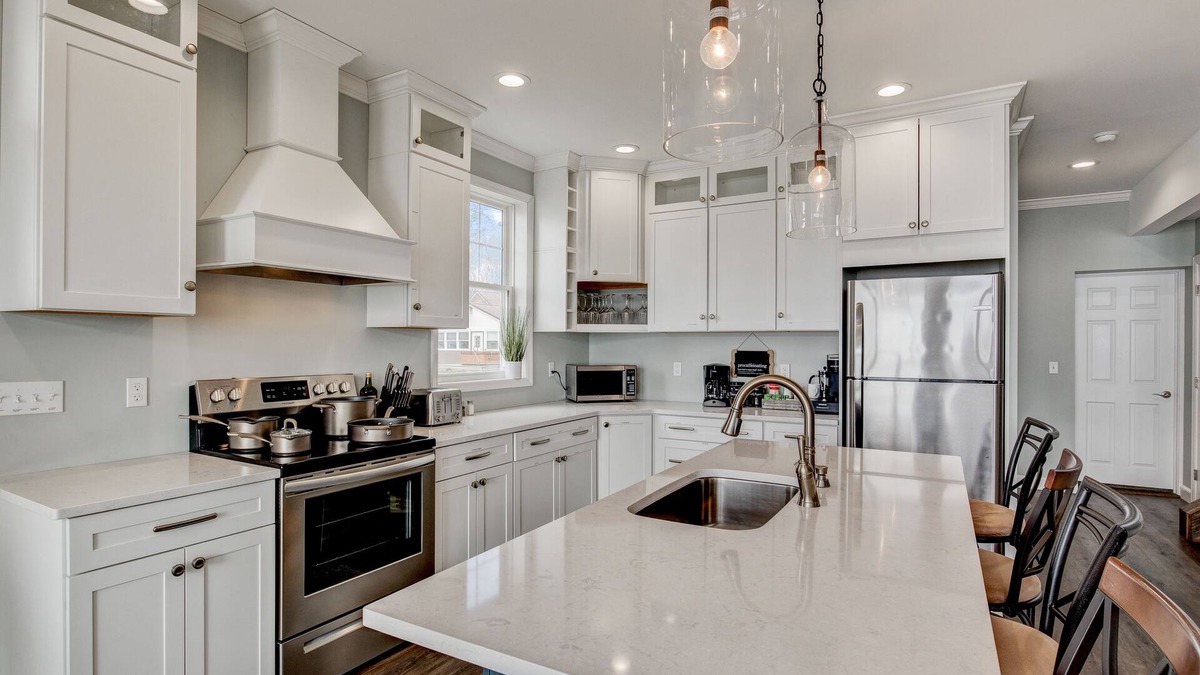 Bayberry House | Luxury Lakefront Family Retreat