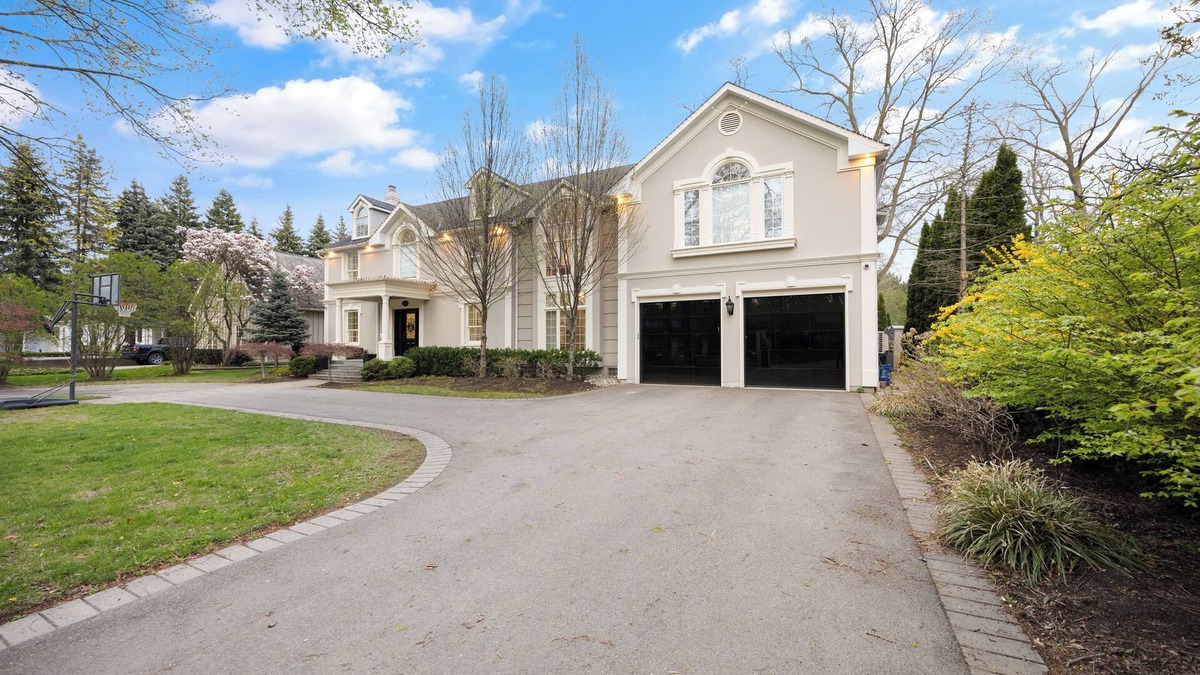 Burlington House | Luxury Lakefront | Games, Firepit, Piano & Views