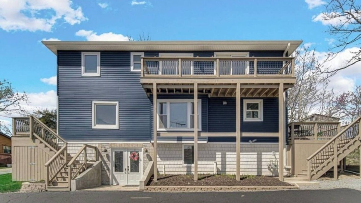 Cedar Lake House | Luxury Lakefront Getaway Sleeps 16 near Chicago Family Friendly