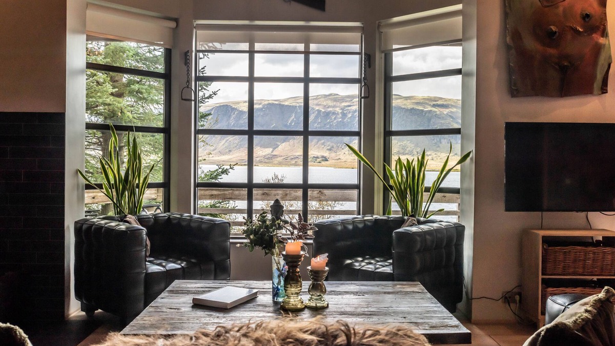 Selfoss Villa | Luxury Lakefront Holiday Villa with hot tub