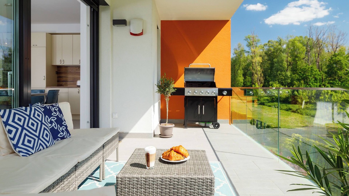 Balatonfuzfo Apartment | Luxury Lakefront Hideaway – Nature at Your DoorstepnBLUE4 Apartment-Balatonfűzfő