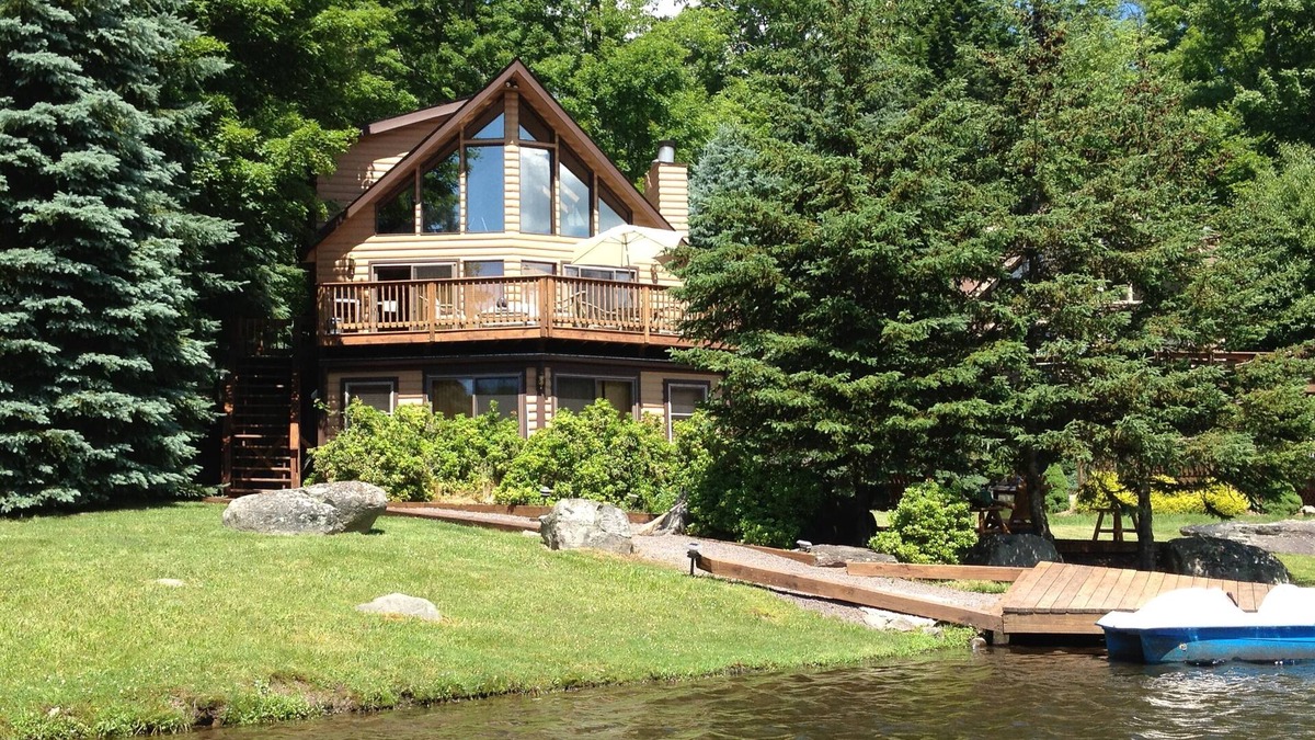 Wallenpaupauk Lake Estates Ski Chalet | Luxury Lakefront Pocono Retreat, Lake Ariel near Lake Wallenpaupack