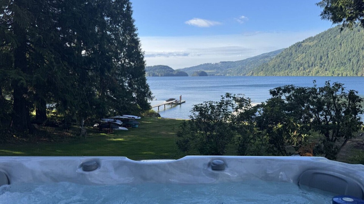 Sedro-Woolley House | Luxury Lakefront Gathering Place with Private Dock