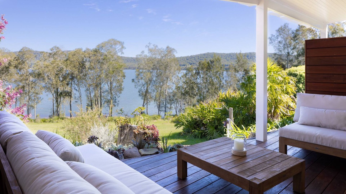Wallis Lake House | Luxury Lakefront Villa 2 bedroom