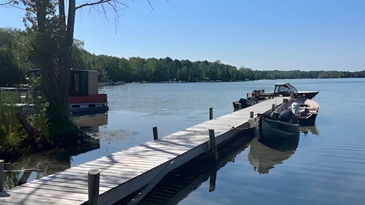 Georgian Bluffs House | Luxury Lakehouse in Georgian Bluffs just steps from Francis Lake. .