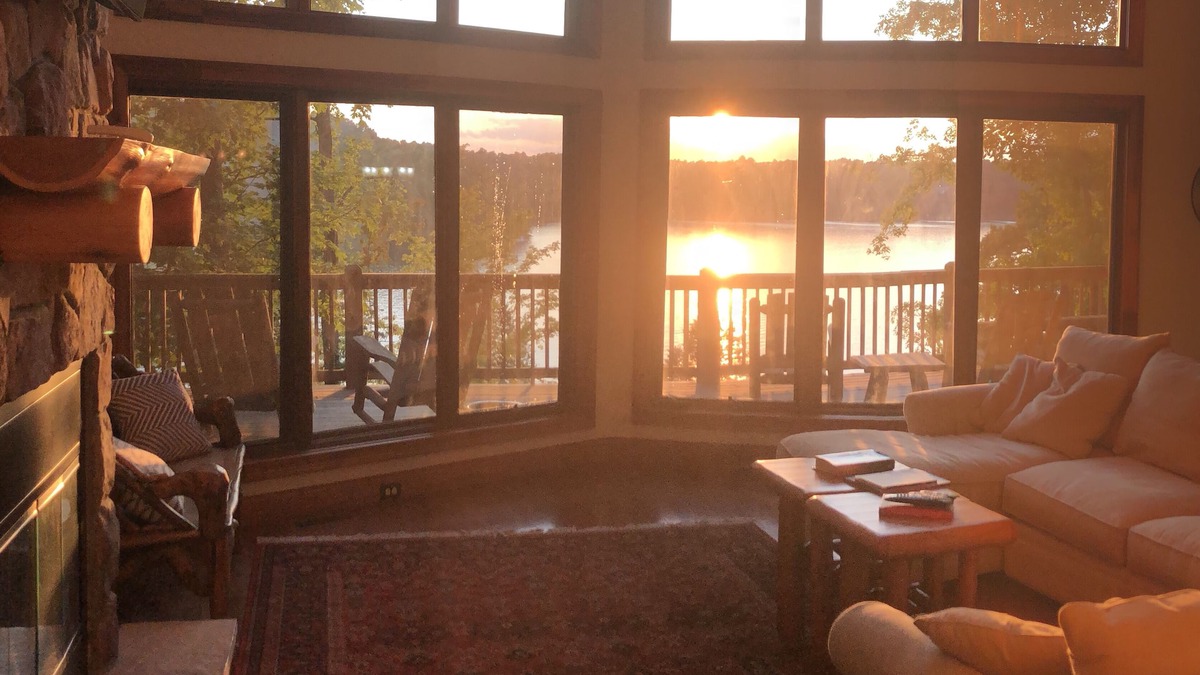 Lindseyville House | Luxury Lakehouse in Mammoth Cave with amazing sunset view and relaxing fire-pit.