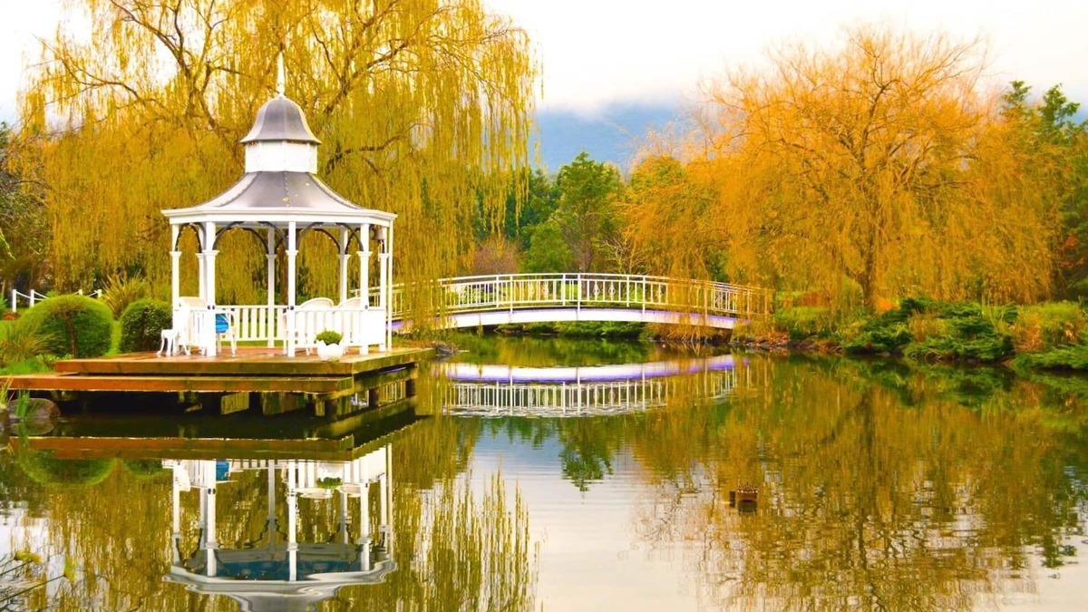 Kilsyth South Cottage | Luxury Lakeside Cottage B&B