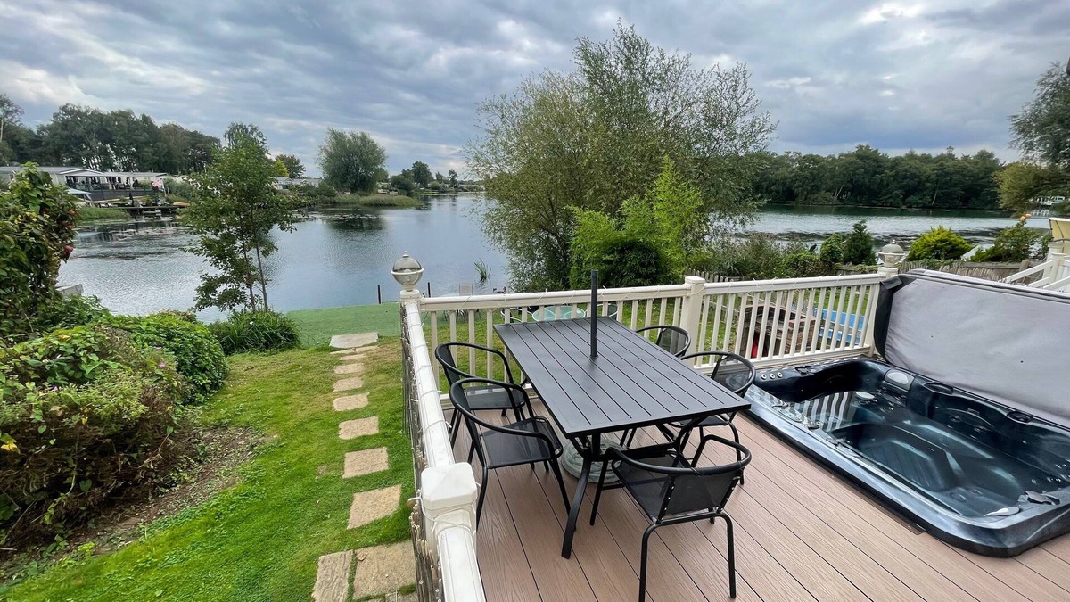 Tattershall House | Luxury lakeside Caravan at Tattershall Lakes award winning site with a hot tub, private Fishing Peg