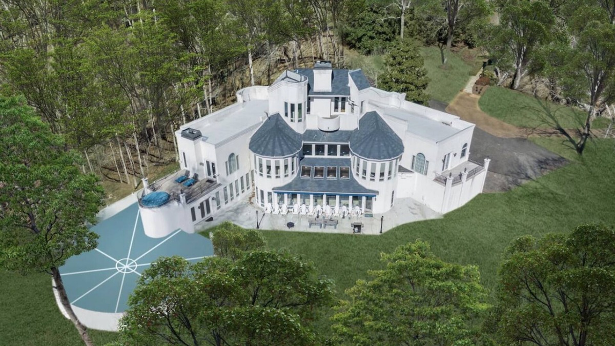Gainesville House | Luxury Lakeside Mansion with Basketball Court and Indoor Pool