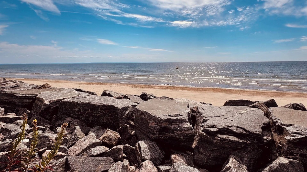 Sherkston Cottage | Luxury Lakeview Modern 3 Bedroom Cottage at Sherkston Shores.