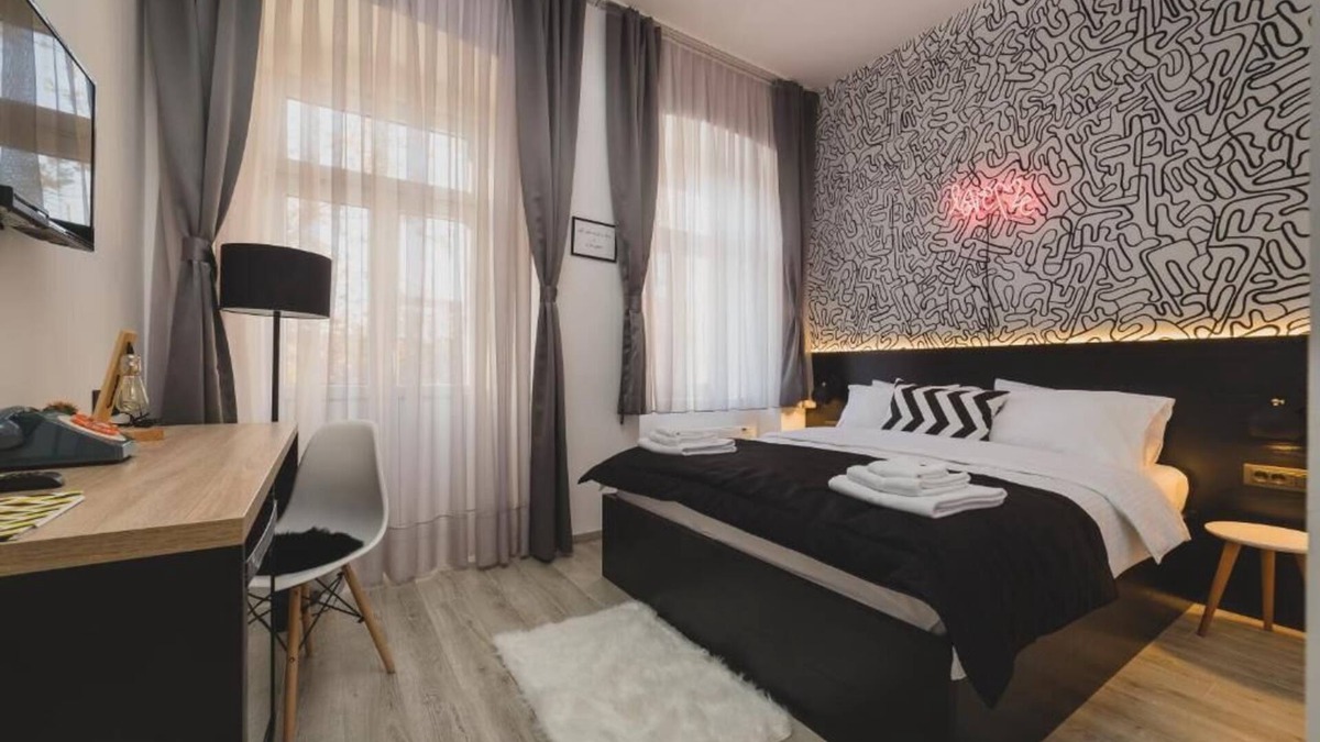Downtown Hotel | Luxury Landing BB Studio Apartment with Balcony