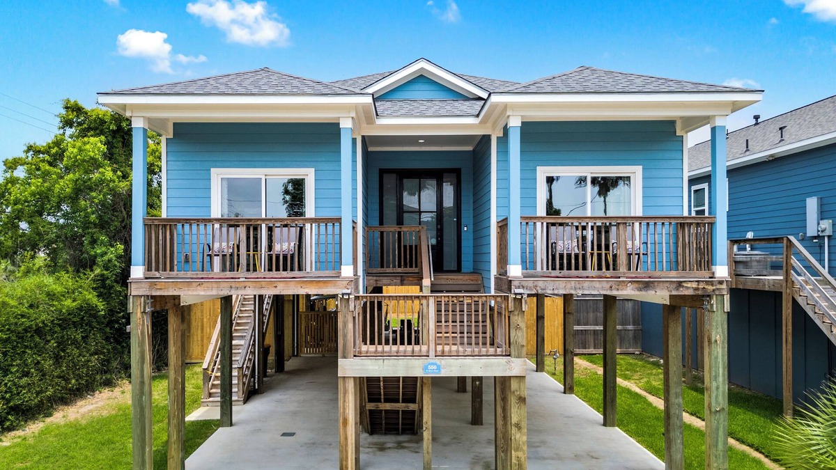 El Lago House | Luxury Living at Seabrook Escape with an Outdoor Oasis!