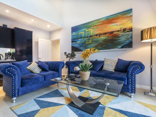 Cathedral Quarter Apartment | Luxury Living Cathedral Quarter Cafes Bars