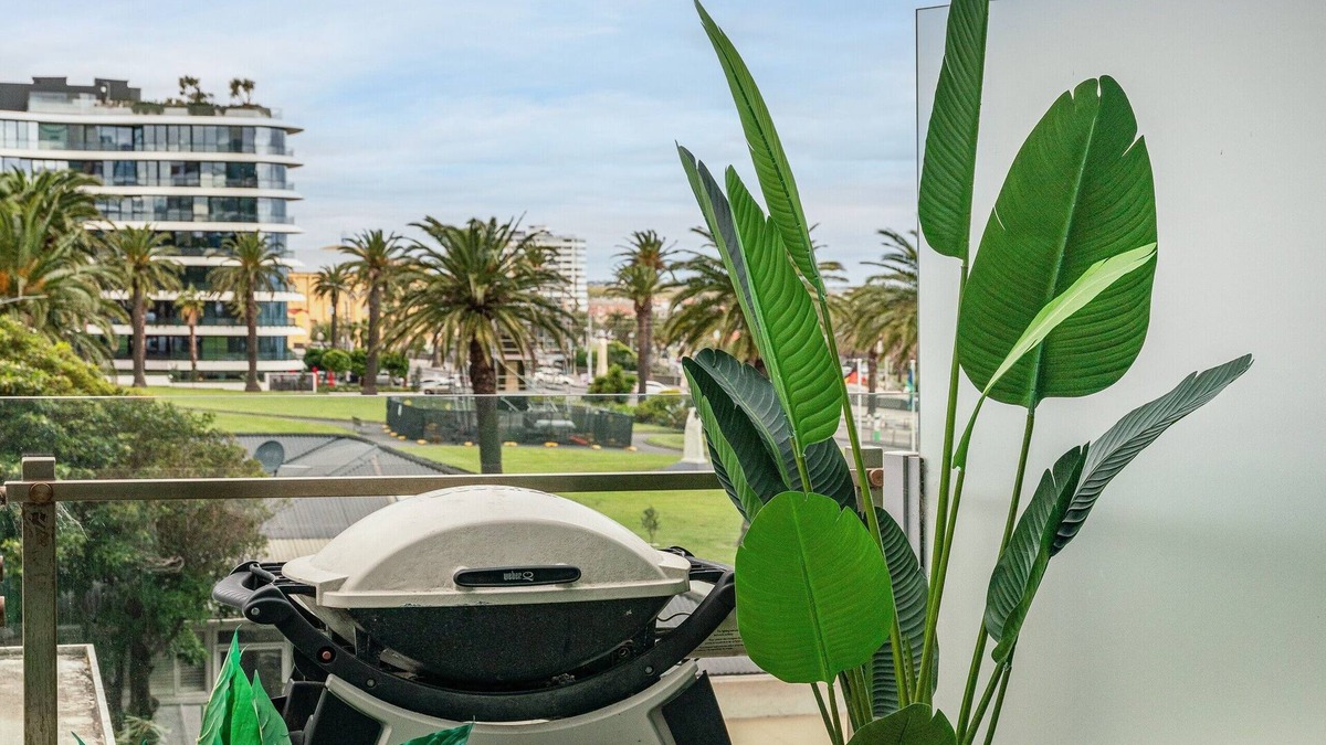 St Kilda Apartment | LUXURY LIVING - ICONIC ST KILDA BEACH LOCATION * ONE MONTH SHORT STAYS *n