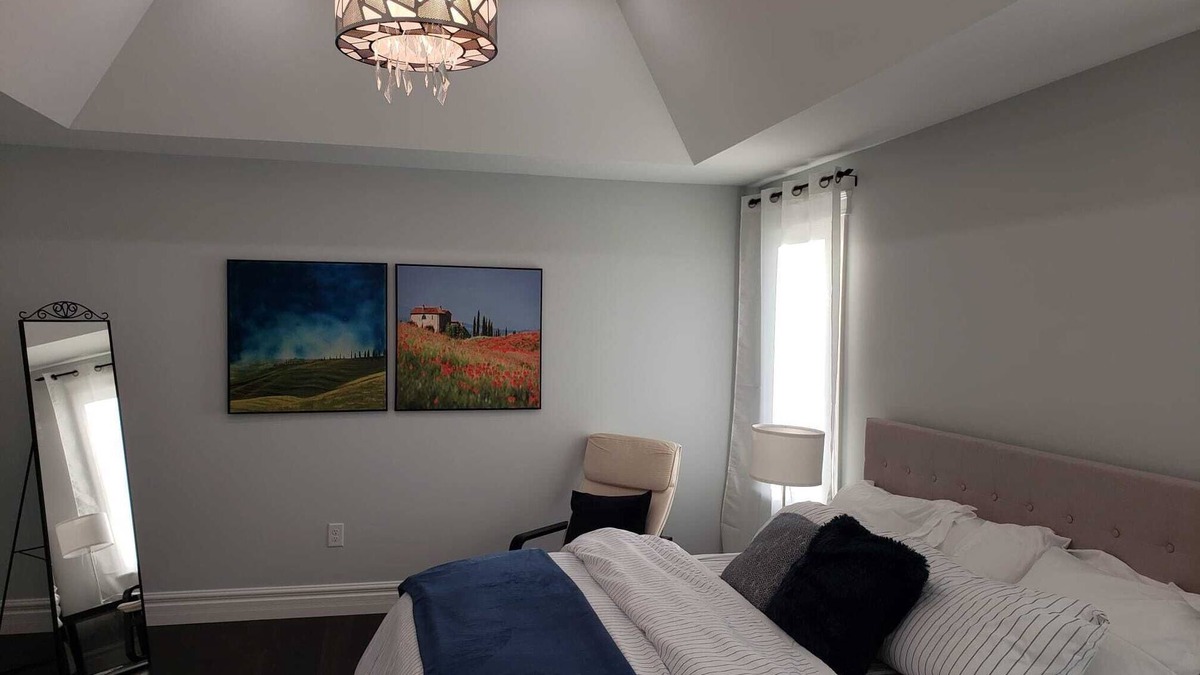 Cottam House | Luxury Living in a serene neighborhood, perfect for vacation & Corporate getaway