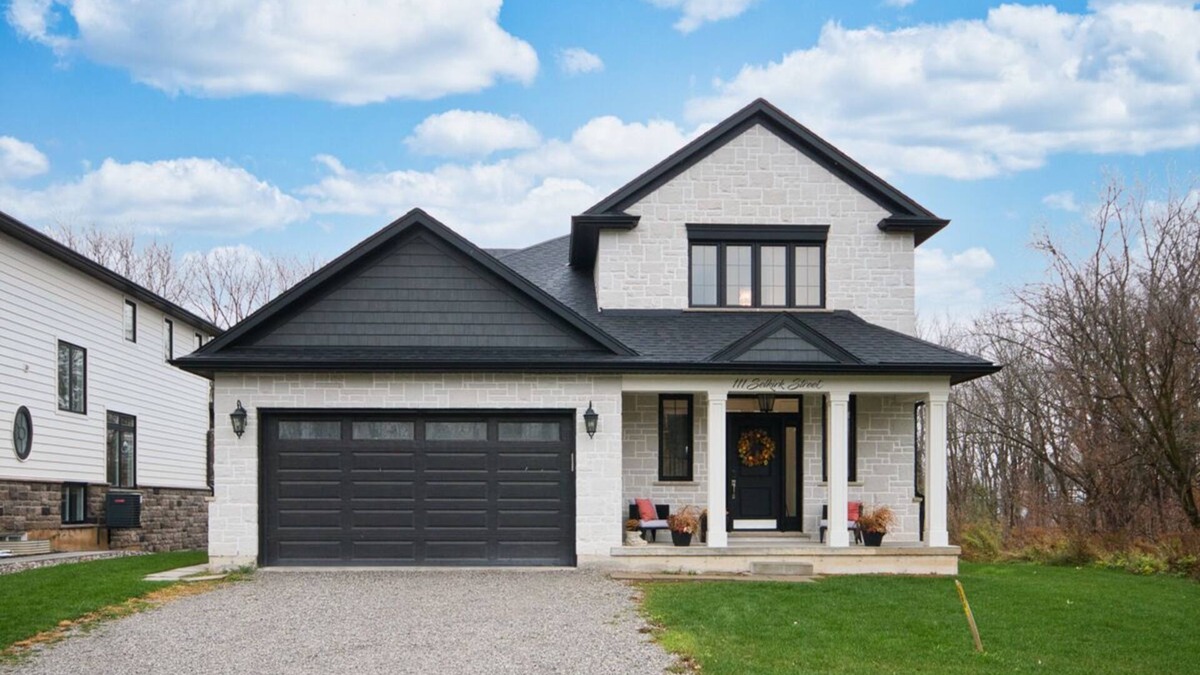 Caledonia House | Luxury Living in custom built home 12 minutes from Hamilton Airport