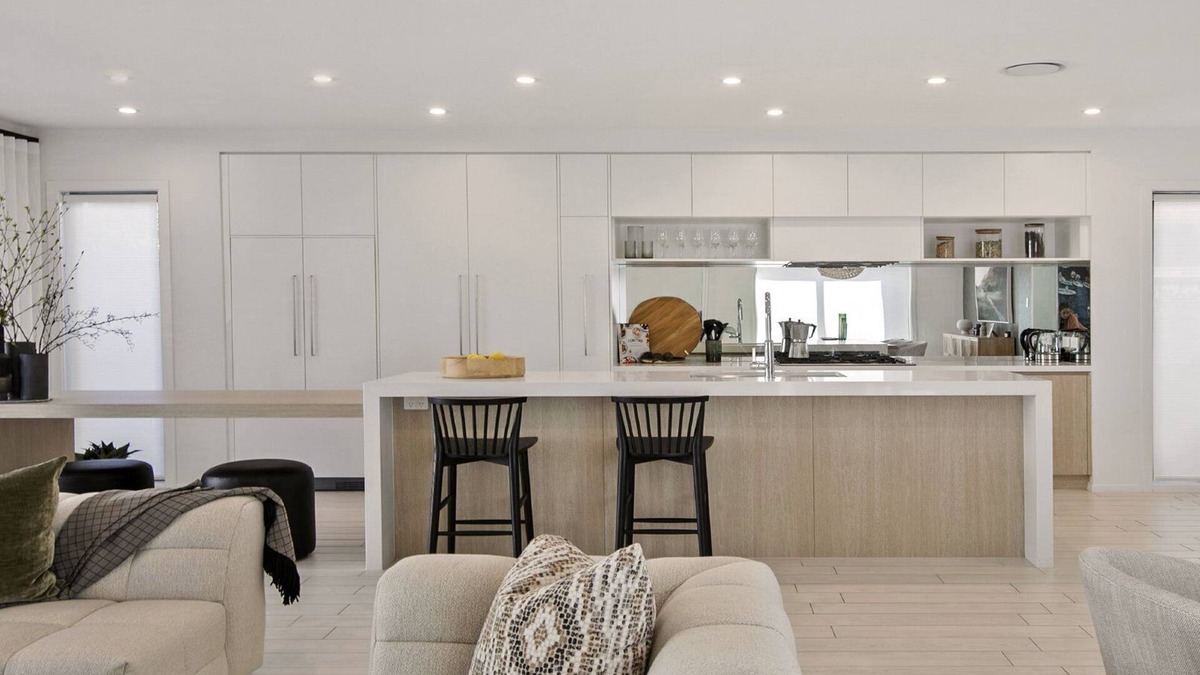 Merewether House | Luxury Living only 100M from Merewether Beach