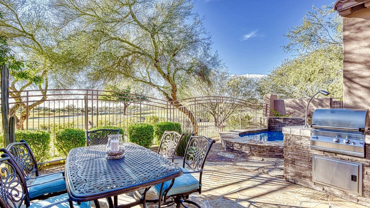 Talon Retreat House | Luxury living, private yard to golf course! Summer Rates!