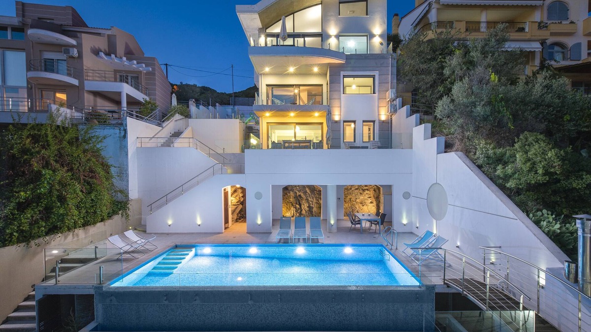 Palaio Tsifliki Villa | Luxury Living with a Pool by the Sea