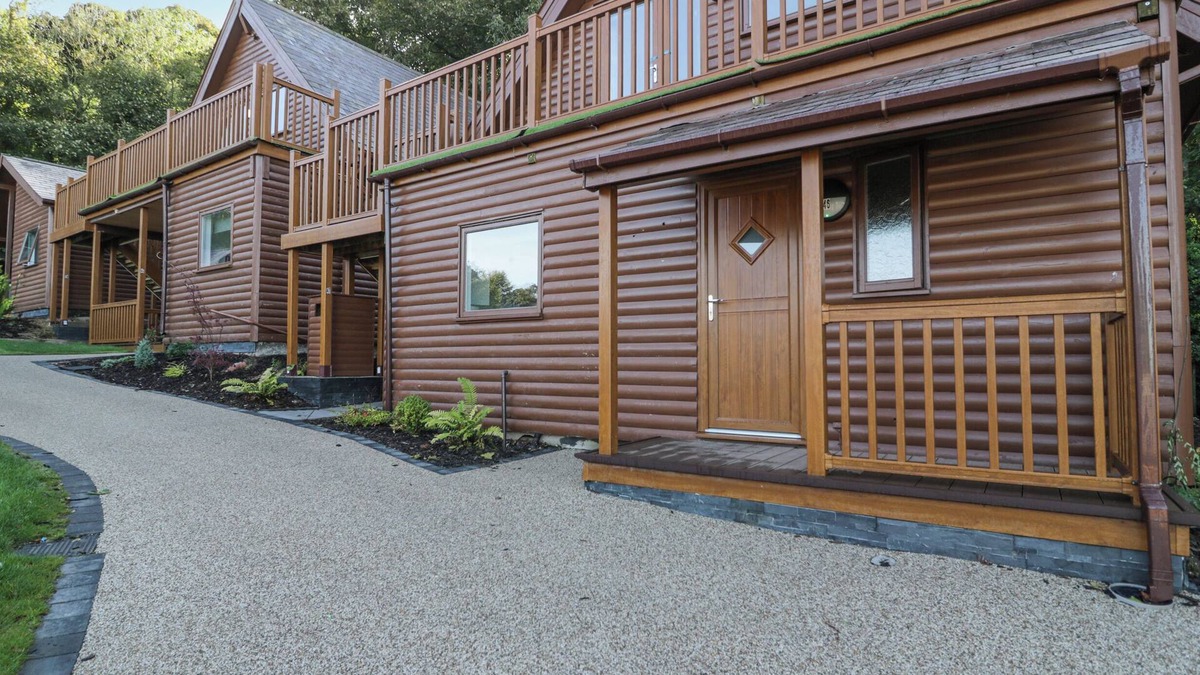 Dyserth Cottage | LUXURY LODGE 46, family friendly, with pool in Dyserth